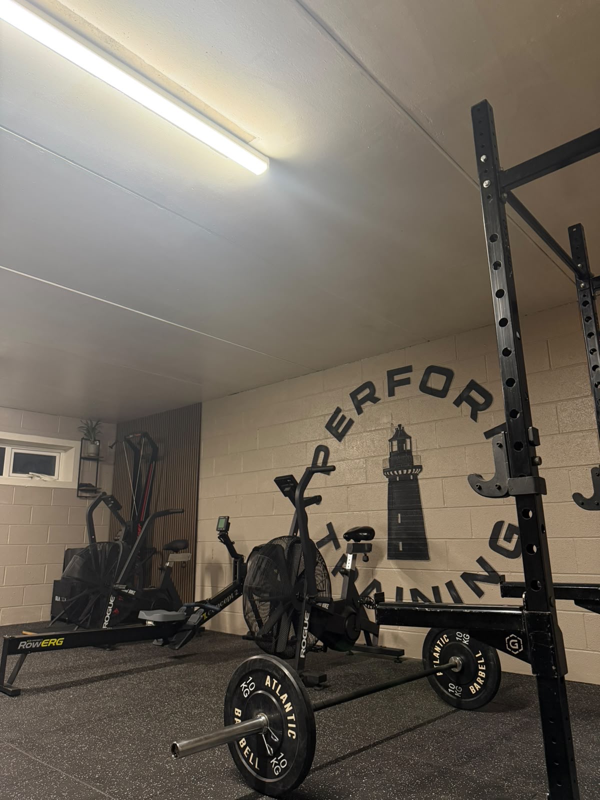 A spacious training floor at Perform Training